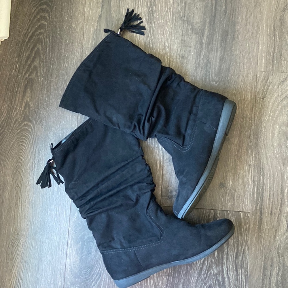 Black flat slouchy boots